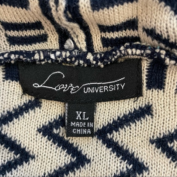 Love University tribal print shawl - Picture 5 of 6